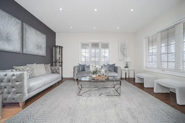 2 Beachville CIR, Brampton, ON L6X 0V4