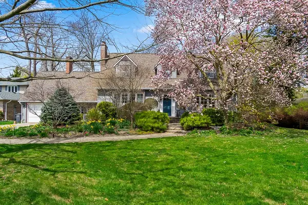 1735 Sunningdale BND, Mississauga, ON L5J 1G1