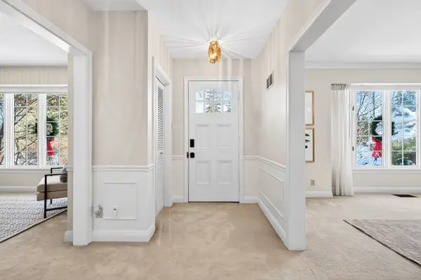 1735 Sunningdale BND, Mississauga, ON L5J 1G1