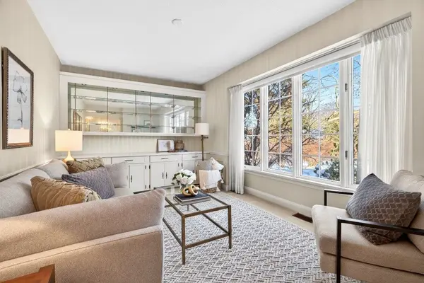 1735 Sunningdale BND, Mississauga, ON L5J 1G1