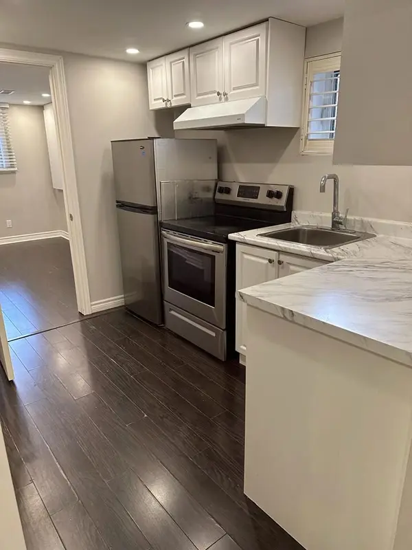 2349 Whaley Dr DR, Mississauga, ON L5B 2B3