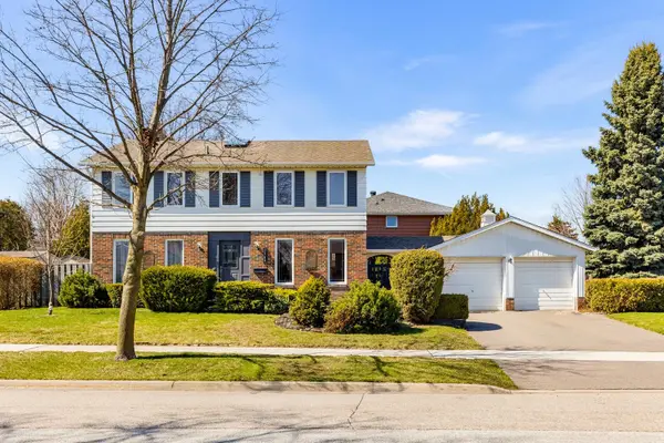 1893 Stonepath CRES, Mississauga, ON L4X 1Y1