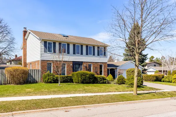 1893 Stonepath CRES, Mississauga, ON L4X 1Y1