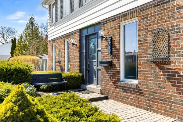 1893 Stonepath CRES, Mississauga, ON L4X 1Y1