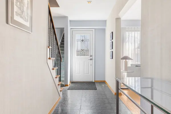 1893 Stonepath CRES, Mississauga, ON L4X 1Y1