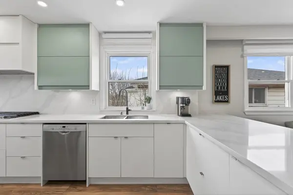 20 Bridesburg DR, Toronto W09, ON M9R 2K3