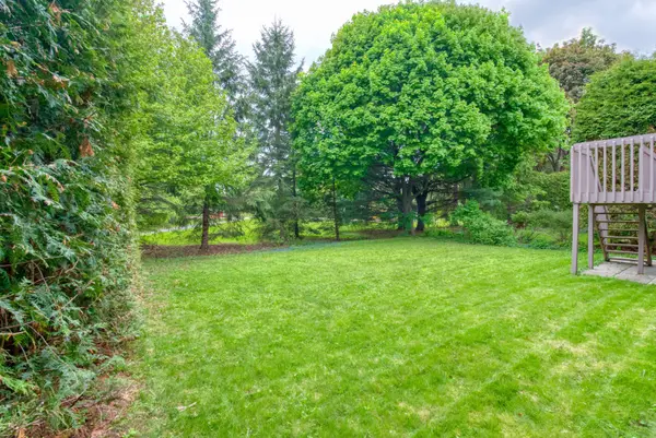 27 Sherk CRES, Kanata, ON K2K 2L3