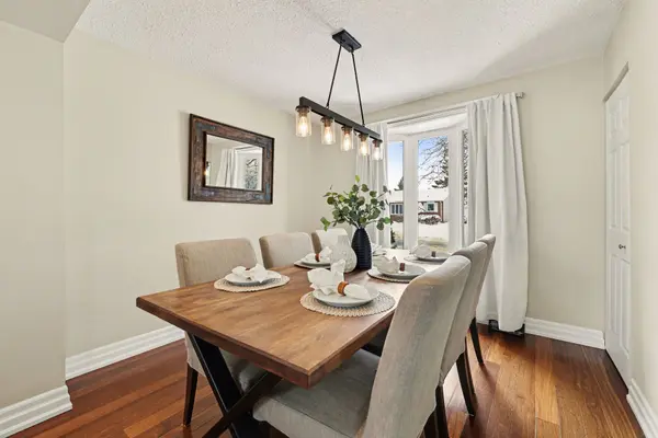 28 Glamorgan DR, Kanata, ON K2L 1P9