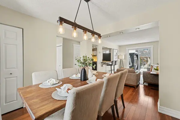 28 Glamorgan DR, Kanata, ON K2L 1P9