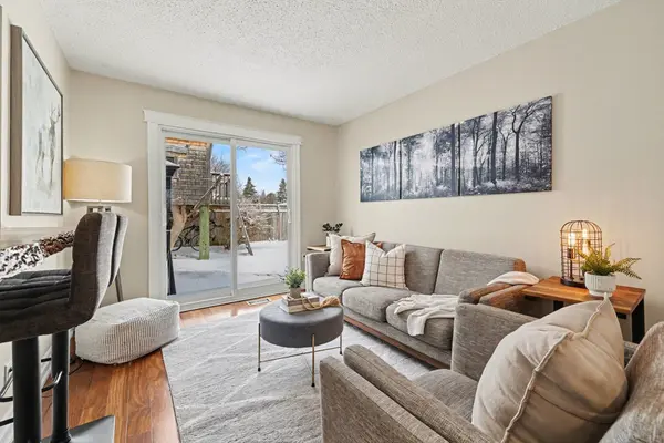 28 Glamorgan DR, Kanata, ON K2L 1P9