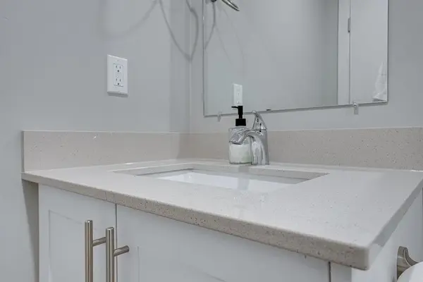 104 Wellington ST N #1, Hamilton, ON L8R 1N3