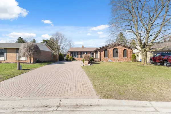176 Canterbury DR, Thames Centre, ON N0L 1G3