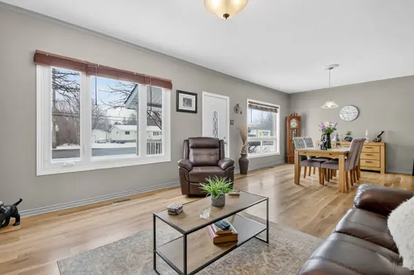 5979 Perth ST SE, Stittsville - Munster - Richmond, ON K0A 2Z0