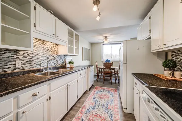 4 Avalon PL #303, Kitchener, ON N2M 4N6