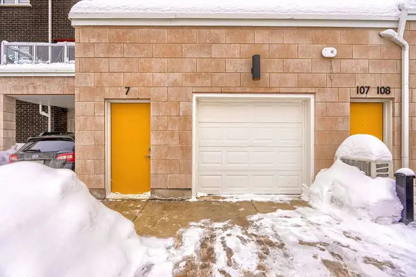 124 Seabrook DR #7, Kitchener, ON N2R 0K1