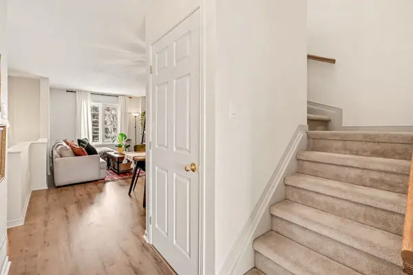 211 Gershwin Private, Bells Corners And South To Fallowfield, ON K2H 1G6