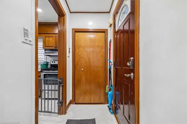 411 UPPER GAGE AVE, Hamilton, ON L8V 4H8