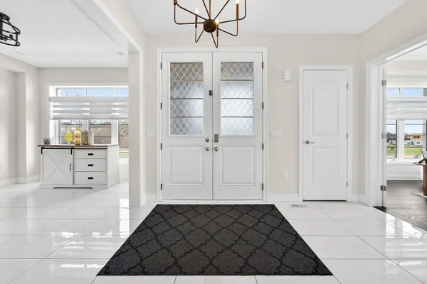 140 Robertson RD, Hamilton, ON L9K 0J7