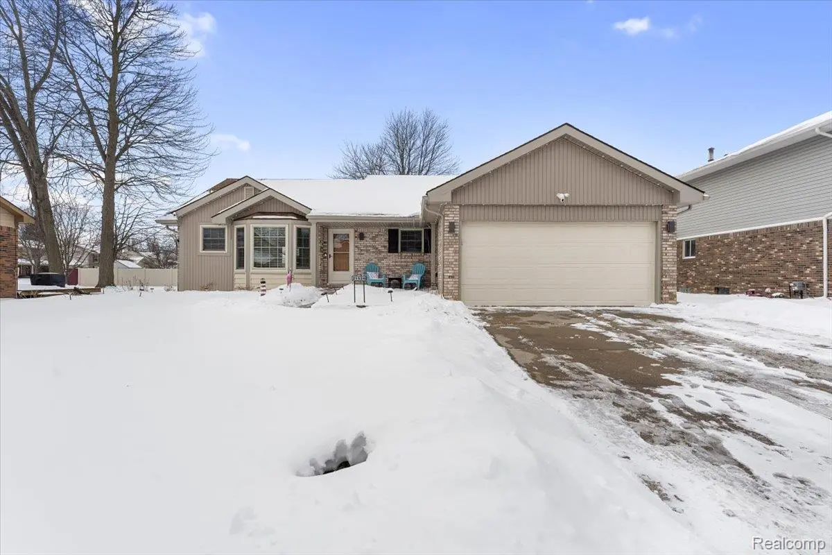 21526 E Chipmunk TRL, Woodhaven, MI 48183
