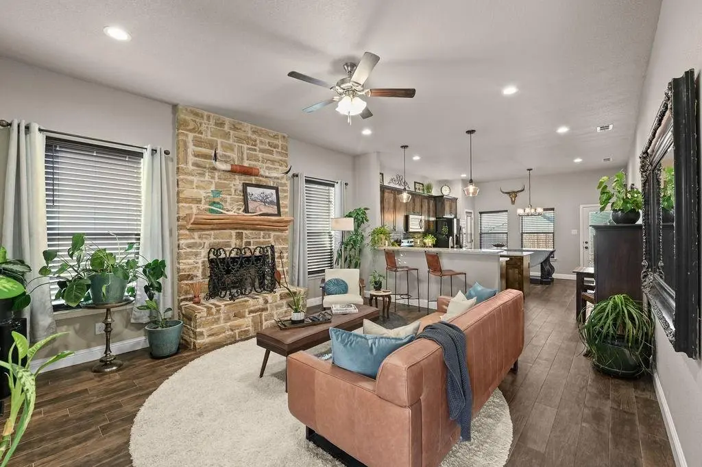 212 Mckittrick Lane, Godley, TX 76044