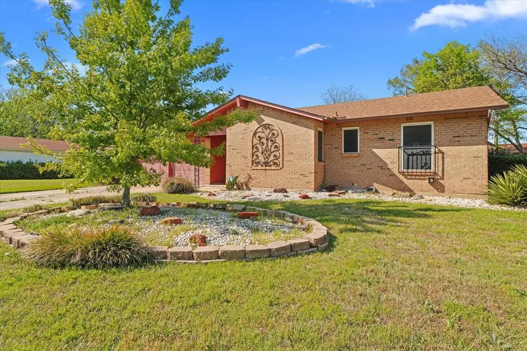 3229 Oak Timber Drive, Forest Hill, TX 76119