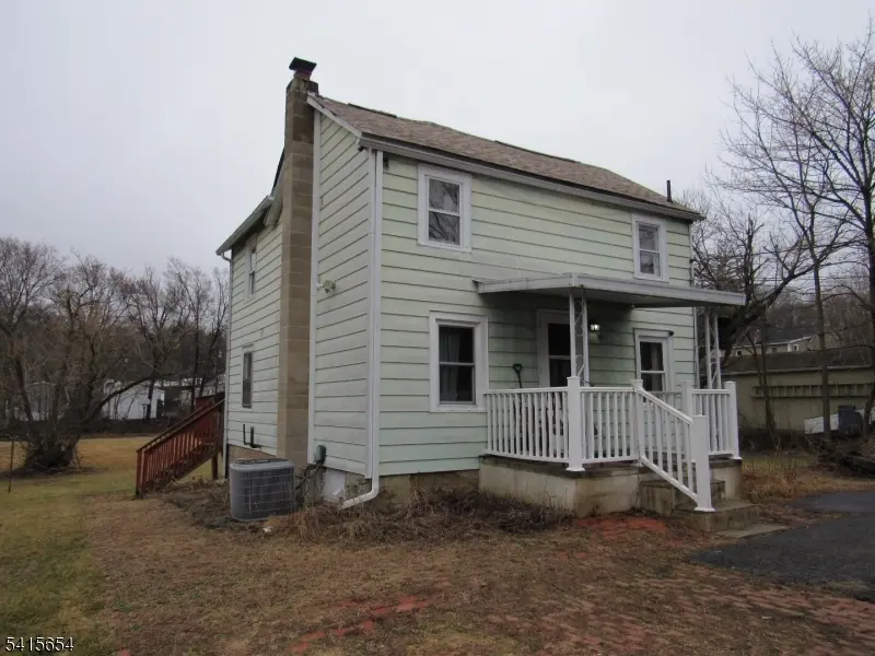 17 Lackawanna St, Hampton Boro, NJ 08827