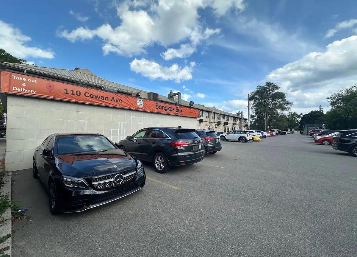 110 Cowan AVE, Oakville, ON L6K 1W2