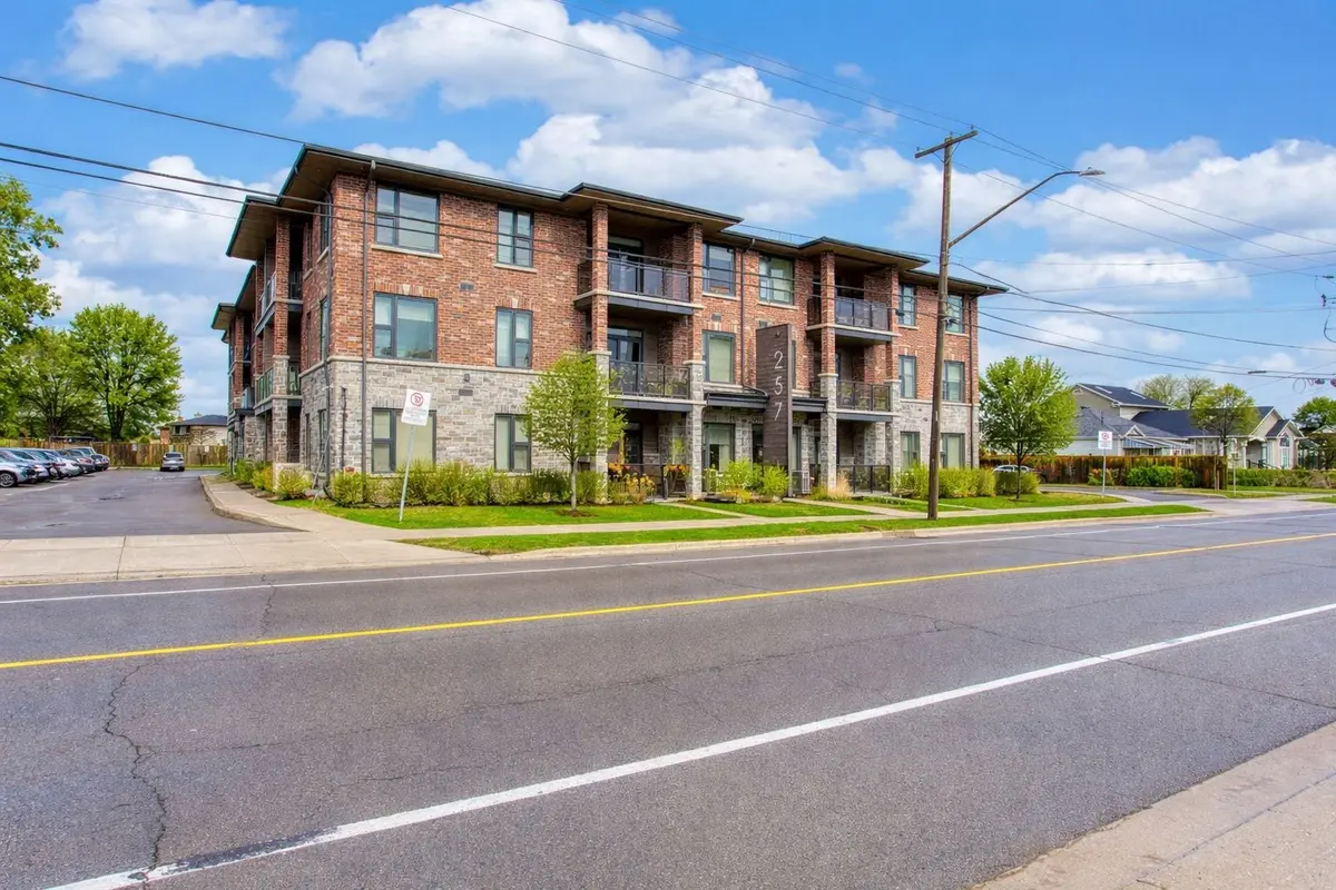 257 Millen RD #205, Hamilton, ON L8E 2H1