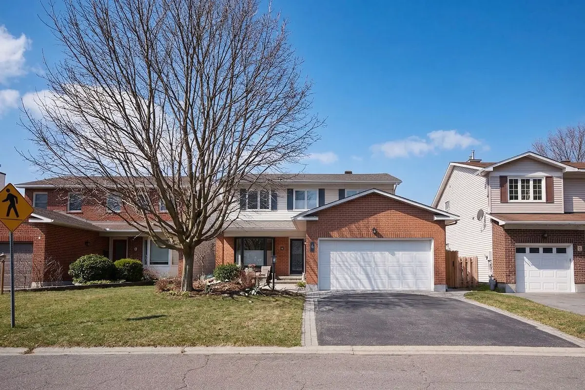 4 Drainie DR, Kanata, ON K2L 3J5