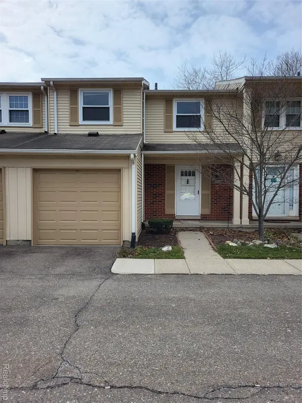 1504 Brentwood DR #201, Troy, MI 48098