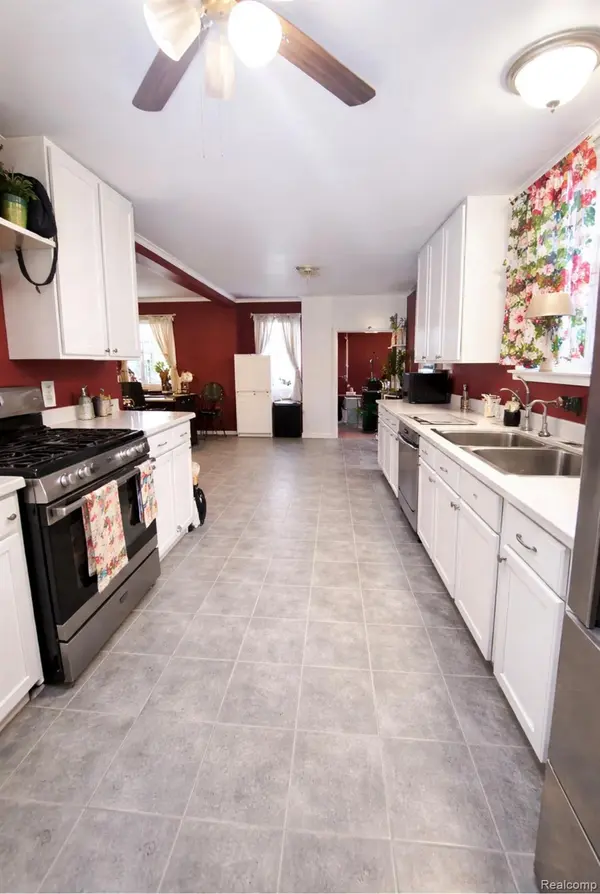 764 White AVE, Lincoln Park, MI 48146