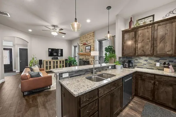 212 Mckittrick Lane, Godley, TX 76044