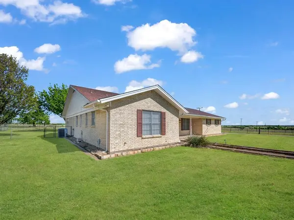 5108 Woodard Avenue, Cleburne, TX 76033