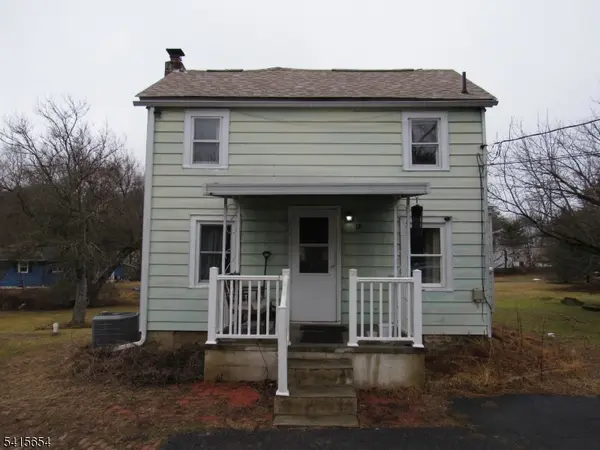 17 Lackawanna St, Hampton Boro, NJ 08827