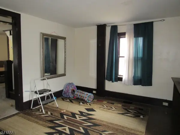 17 Lackawanna St, Hampton Boro, NJ 08827