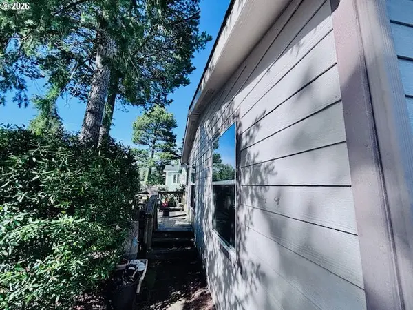 129 EVERGREEN LN, Florence, OR 97439