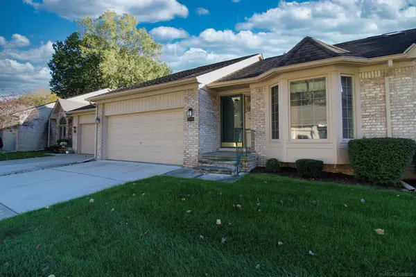 15568 Austin CT, Clinton Twp, MI 48035