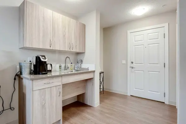 2635 Eversyde AVE SW #404, Calgary, AB T2Y 5G9