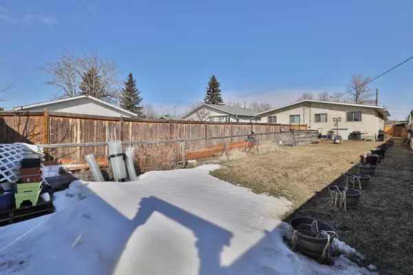 6403B 49 AVE, Camrose, AB T4V 0P6