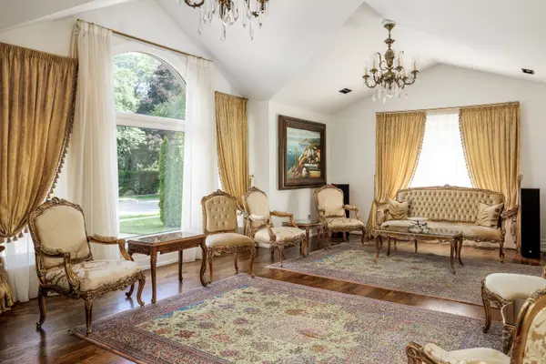 42 Fifeshire RD, Toronto C12, ON M2L 2G6