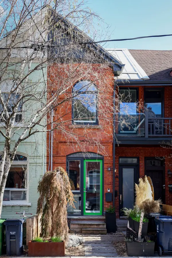 13 Collahie ST, Toronto C01, ON M6J 1T6