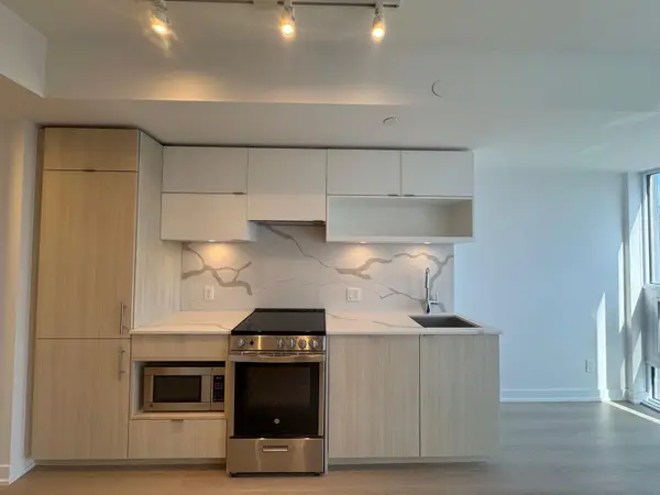 100 Queen ST E #1210, Toronto C08, ON M5C 0B5