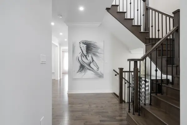 12 Tupling ST, Bradford West Gwillimbury, ON L3Z 0W8