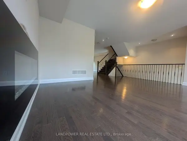 28 Plowman LN, Richmond Hill, ON L4B 0G4