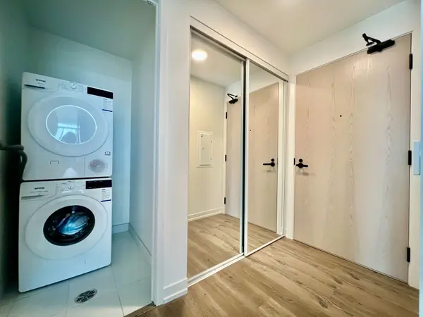 28 Interchange WAY #812, Vaughan, ON L4K 0P8