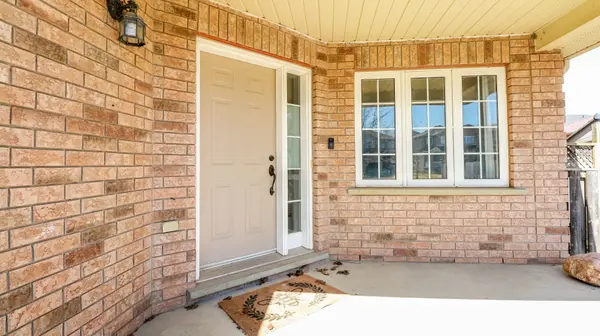 40 Benjamin LN, Barrie, ON L4N 0S2