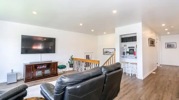 5 Bourgeois Beach RD, Tay, ON L0K 2A0