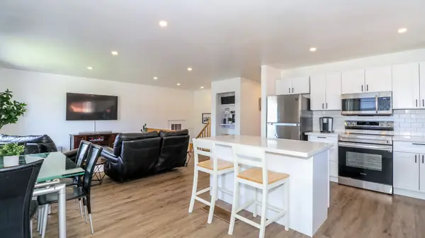 5 Bourgeois Beach RD, Tay, ON L0K 2A0