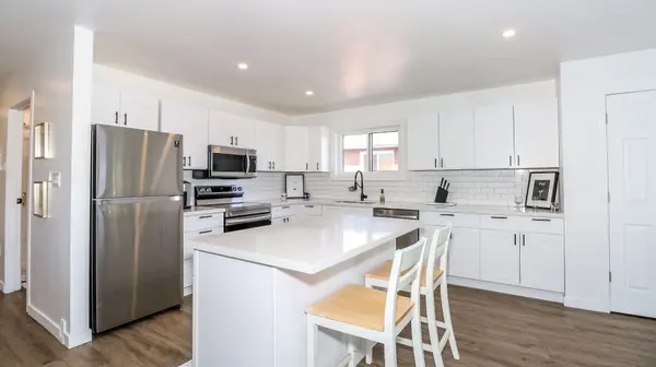 5 Bourgeois Beach RD, Tay, ON L0K 2A0