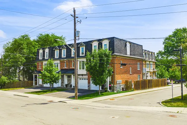 2220 Queensway DR #4, Burlington, ON L7R 0E7